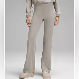 Lululemon Riverstone Brushed Softstreme Ribbed Zip Flared Pant Size 6 33.5"